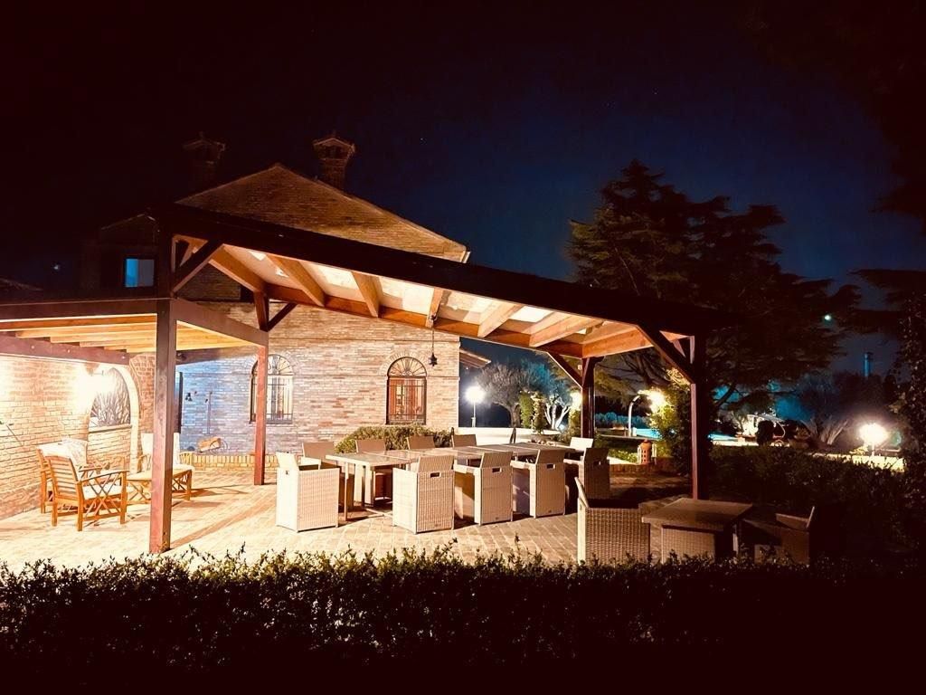 Villa Tergi :: Terrasse bei Nacht