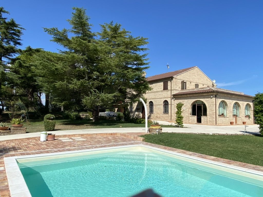 Villa Tergi :: Pool mit Blick zum Haus